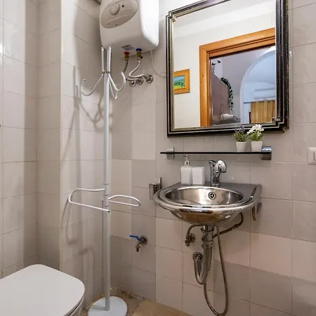 La Tana Del Turista Apartment