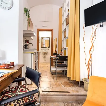 Guesthost - La Tana Del Turista Bari